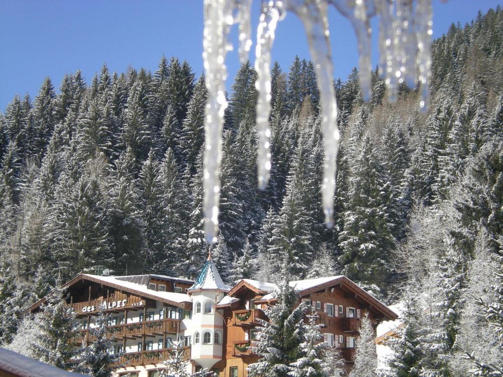 Hotel Des Alpes Сорага Екстериор снимка